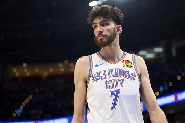 吹杨12+15老鹰4连胜送鹈鹕9连败 绿军大胜热火