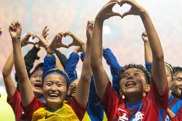 哈利伯顿35分迪文空砍35分 步行者胜尼克斯1-2